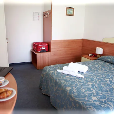 Derby S מלון לידו די ג'סולו